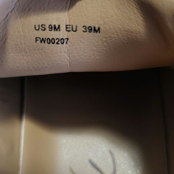 Patricia Nash Uma Tooled Sneaker Chalk GUC 9 - Picture 6 of 8